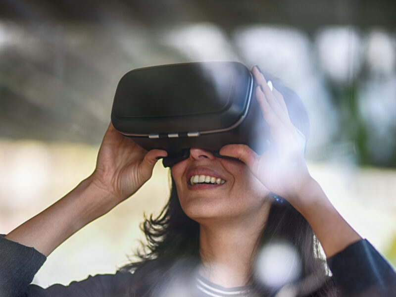 VR Application in Marketing the Travel & Tourism Industry VR Application in Marketing the Travel & Tourism Industry